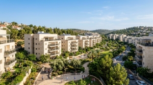 משפרי דיור בשנת 2026: האם כדאי למכור קודם או לקנות קודם?